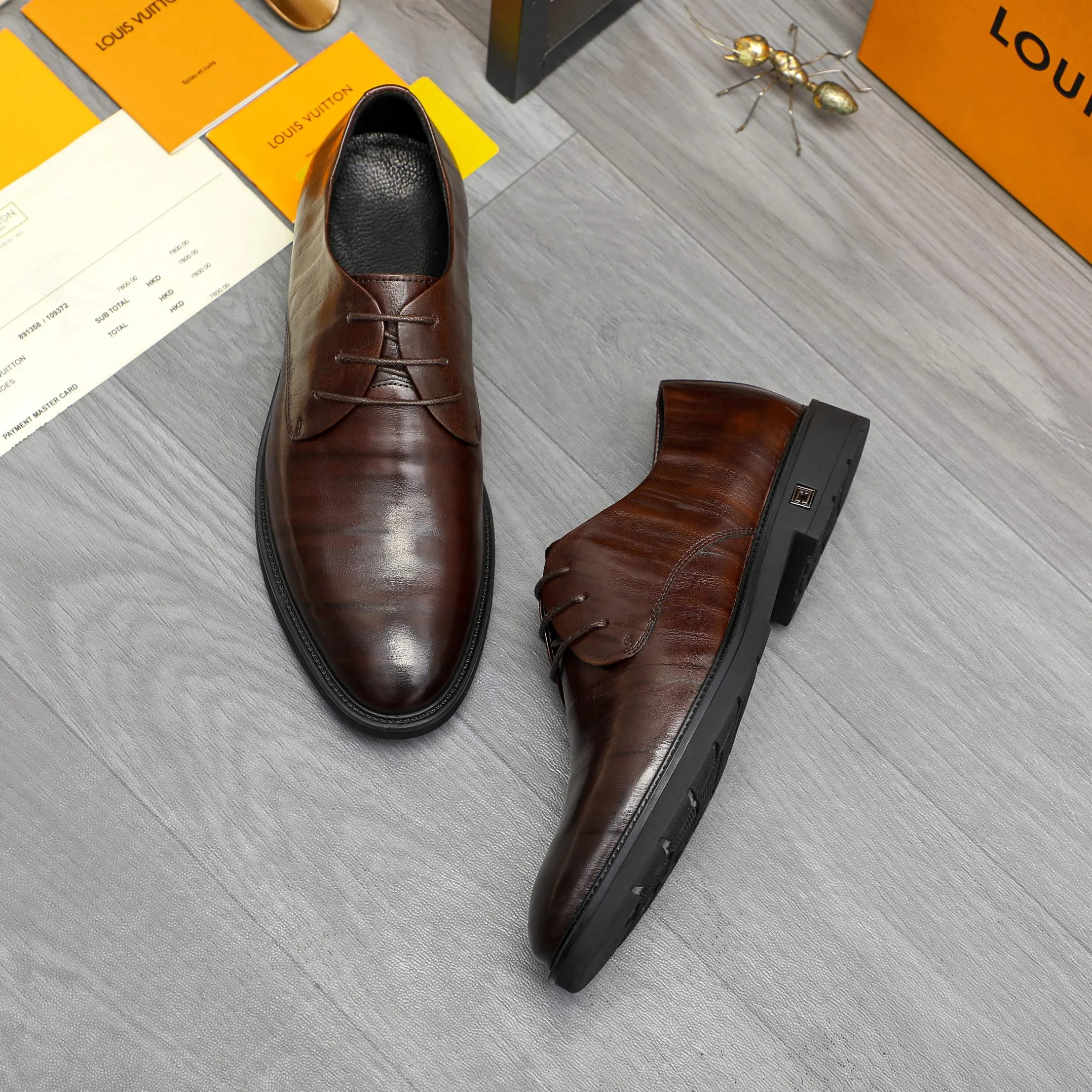 Men's shoes 💰p442 Product trademark: LV (Louis Vuitton) business lace-up leather shoes Regular size: 38-46 (45.46 custom-made, non-refundable) Product materials: Selected high-quality color-brushed cowhide upper, cowhide lining, rubber outsole